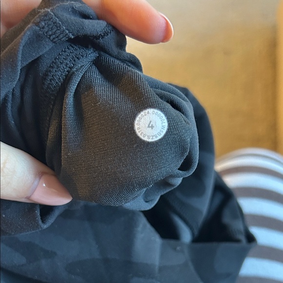 Lululemon Align Black Camo Biker Shorts- 4in - Picture 3 of 3